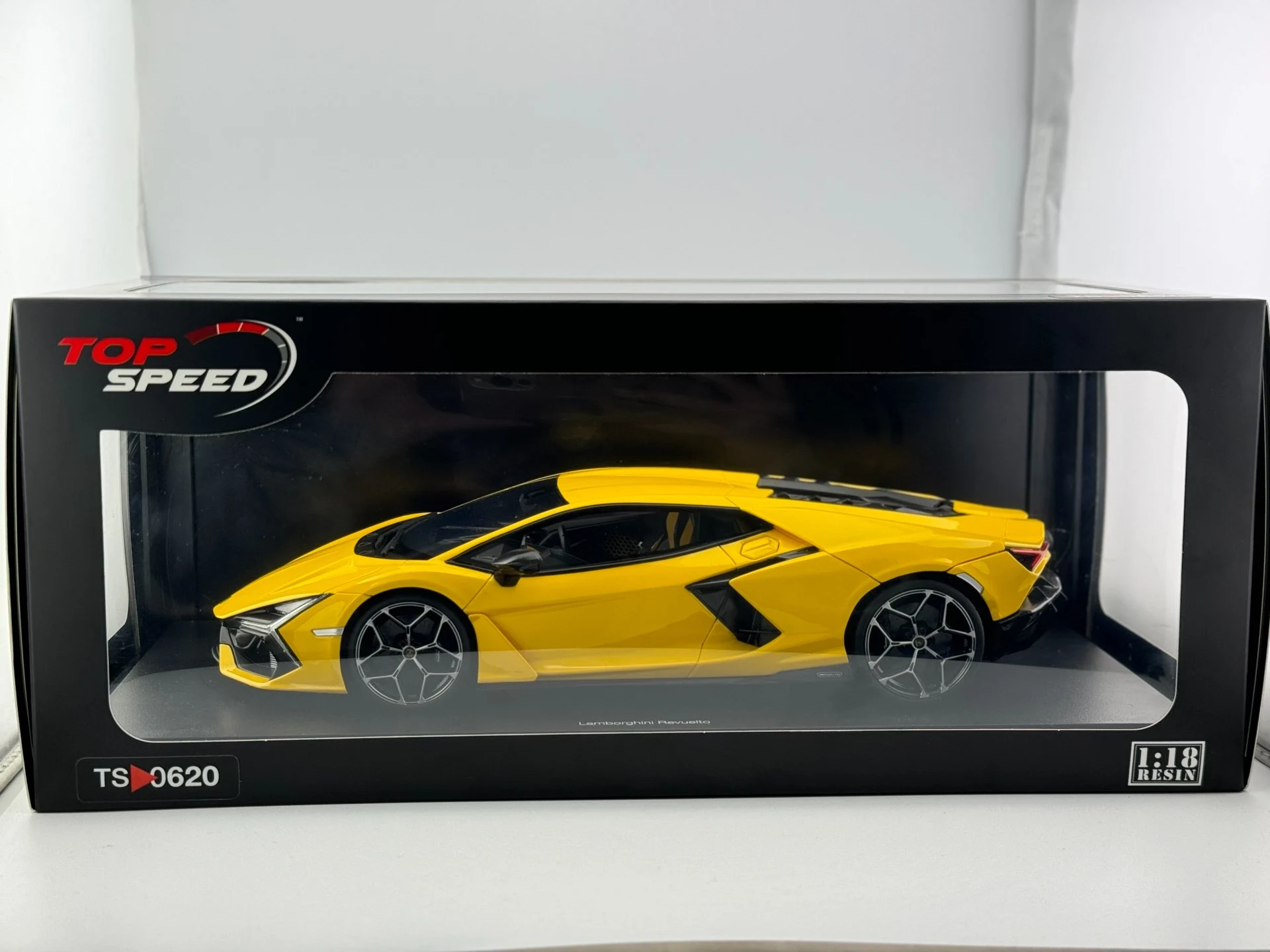 

TOP 1/18 Scale Lamborghini Revuelto Glallo Resin Car Model
