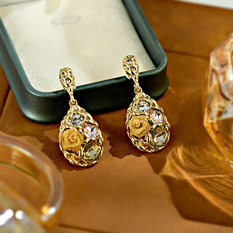 

Personalized Fashion Quality Flower Droplet Shaped Women's Earrings Exquisite Temperament Accessories