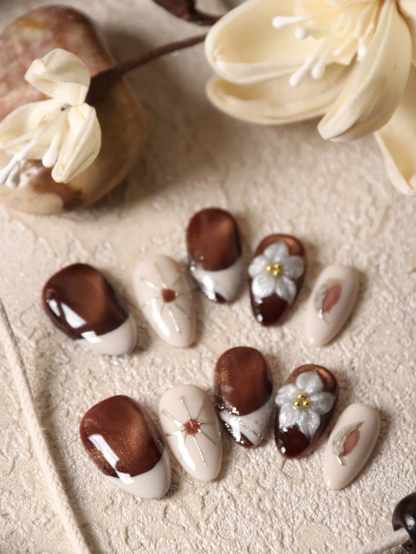 10 Stück Nägel zum Aufdrücken, kurze braune Katzenaugen, künstliche Nägel im französischen Stil, inklusive 1 Blatt Klebelaschen und 1 Stück Minifeile