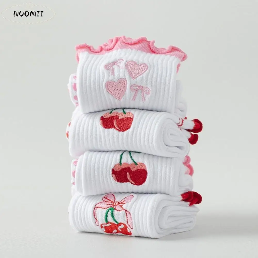 2 أزواج القلب سيليكون جورب وحيد النساء اليوغا الجوارب التطريز الكرز نمط جوارب بيلاتيس لينة القطن عدم الانزلاق الجوارب داخلي