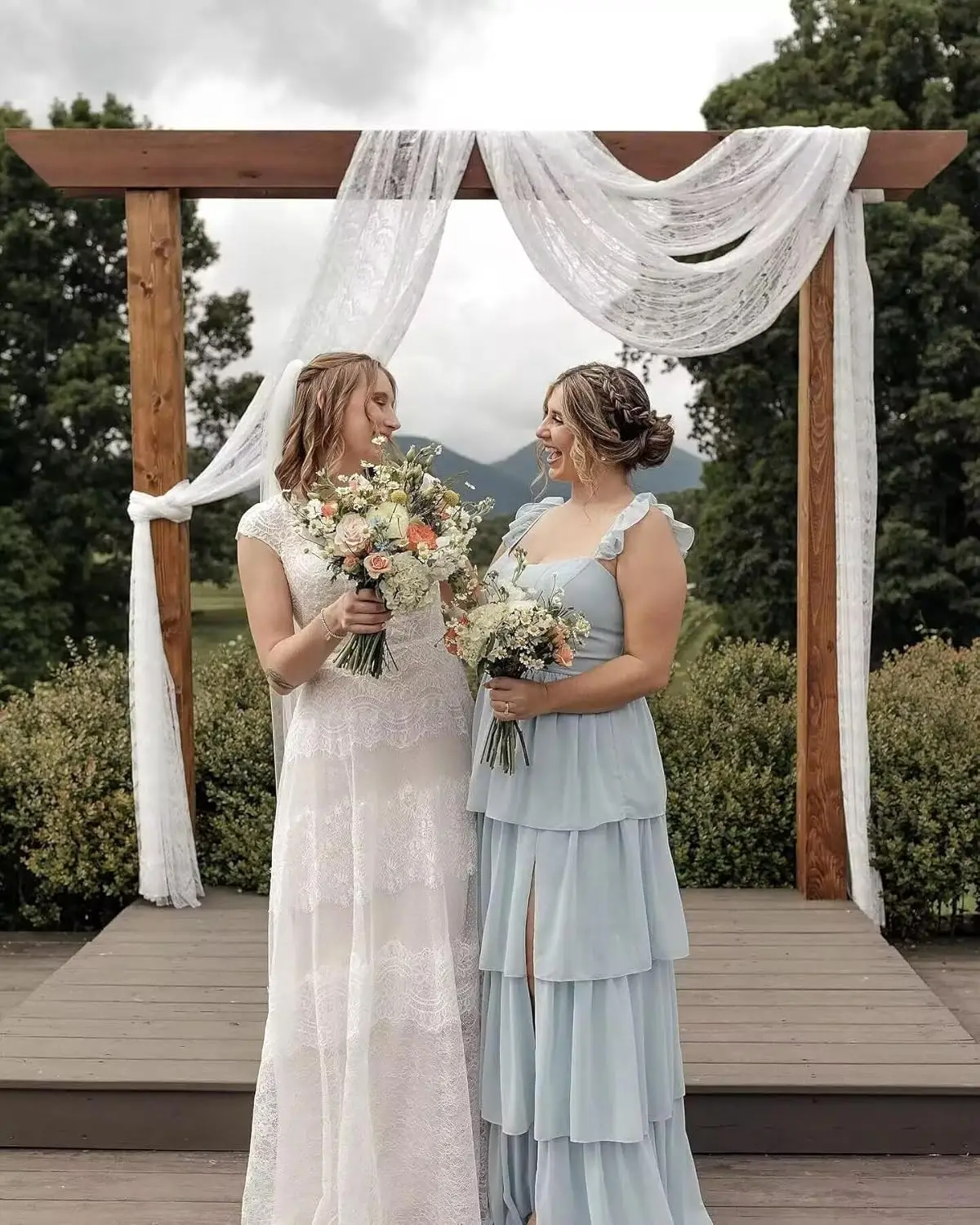 فستان وصيفة العروس طويل بطبقات على شكل حرف a للنساء من الشيفون فستان سهرة رسمي مع شق أنيق للنساء فستان بحمالات مكشكش