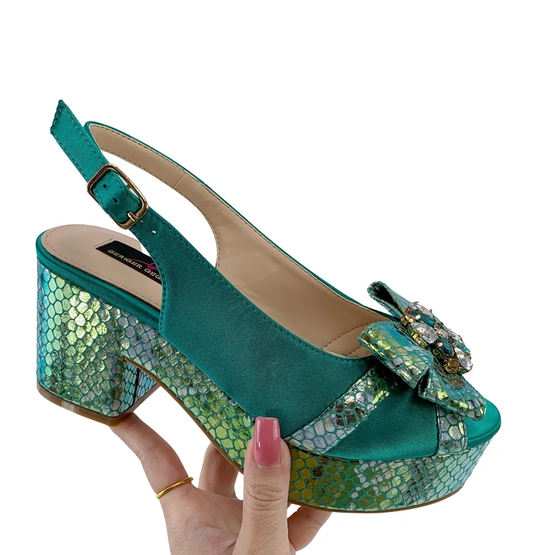 Nigerian Grün Farbe frauen Party High Heel Schuhe Voller Diamanten Design Mode Sommer Sandalen Hochzeit Damen Schuhe
