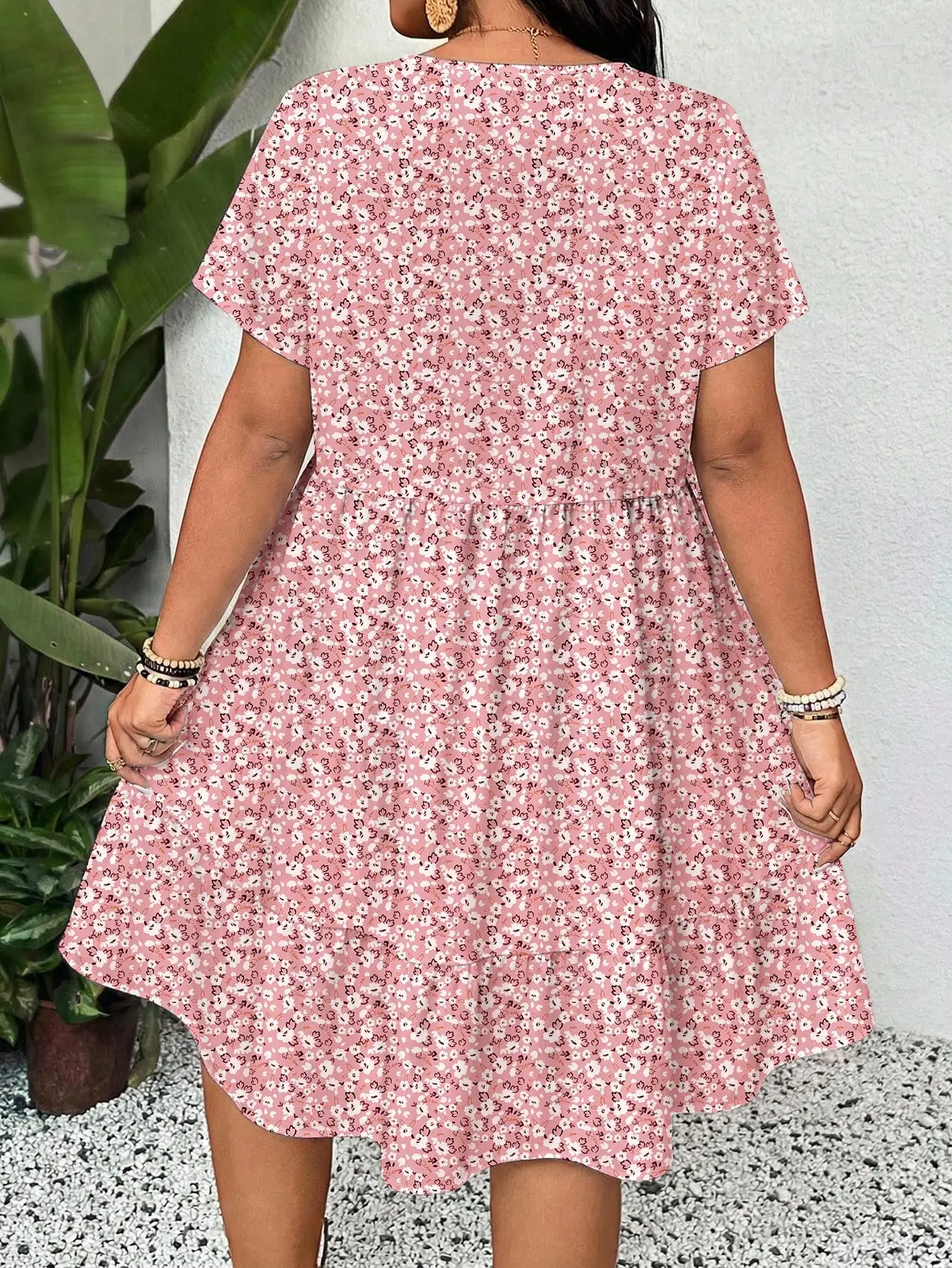 

Женское мини-платье больших размеров с рукавами «летучая мышь», цветочным принтом, V-образным вырезом и оборками по низу, повседневное летнее платье