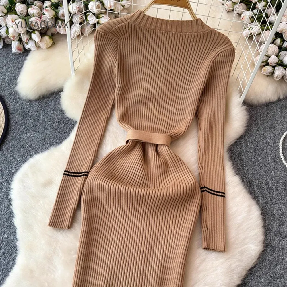 Autunno Inverno Moda Guaina Maglia Abito maglione Donna Bottoni in metallo a righe Tasche Cintura Con lacci Aderente Abiti midi