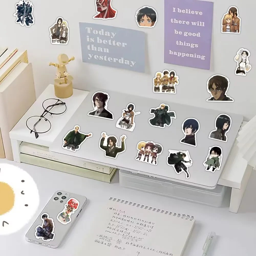 「進撃の巨人」キャラクターシール120枚が、ウォーターカップ、ノート、スーツケース、ギター用の防水シールとしてご利用いただけます。