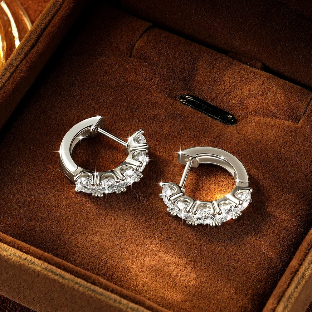 Lnkry Trendige 4MM Moissanit-Ohrringe mit Zertifikat, 14k Vergoldete Funkelnde 5-Stein-Labordiamant-Creolen für Damen, Geschenk – Detail 13