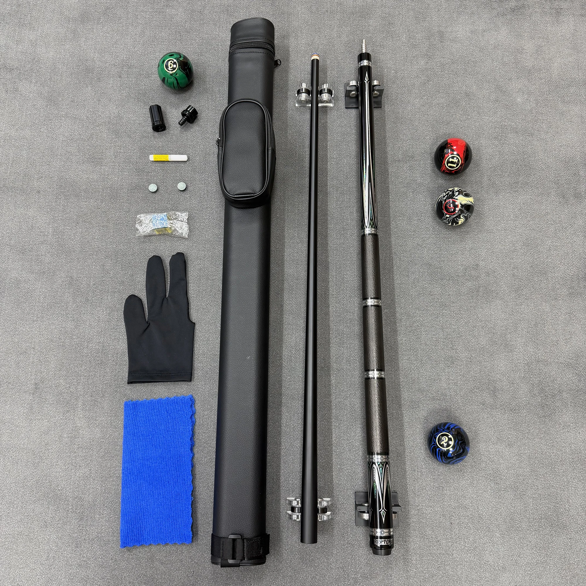 High-end Pool Cue Set. The Cue Is 148 cm in Length, with a Head Diameter of 13 mm. Ideal for precise Shots.