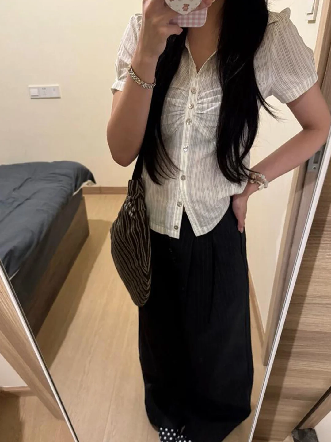 

Рубашка с коротким рукавом в американском стиле, женская, стильная, повседневная, универсальная, укороченная, в полоску, плиссированная, утягивающая фигуру, Ef...