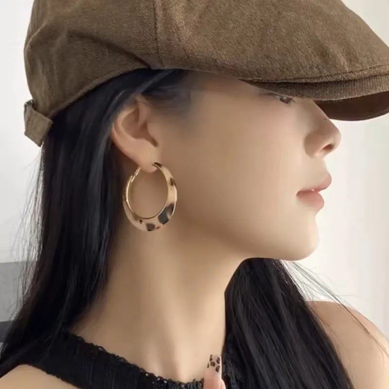 

Retro Copper Plated Real Gold Leopard Print Earrings Elegant Fashion Jewelry Circle for Ladies Commuting Traveling Parties