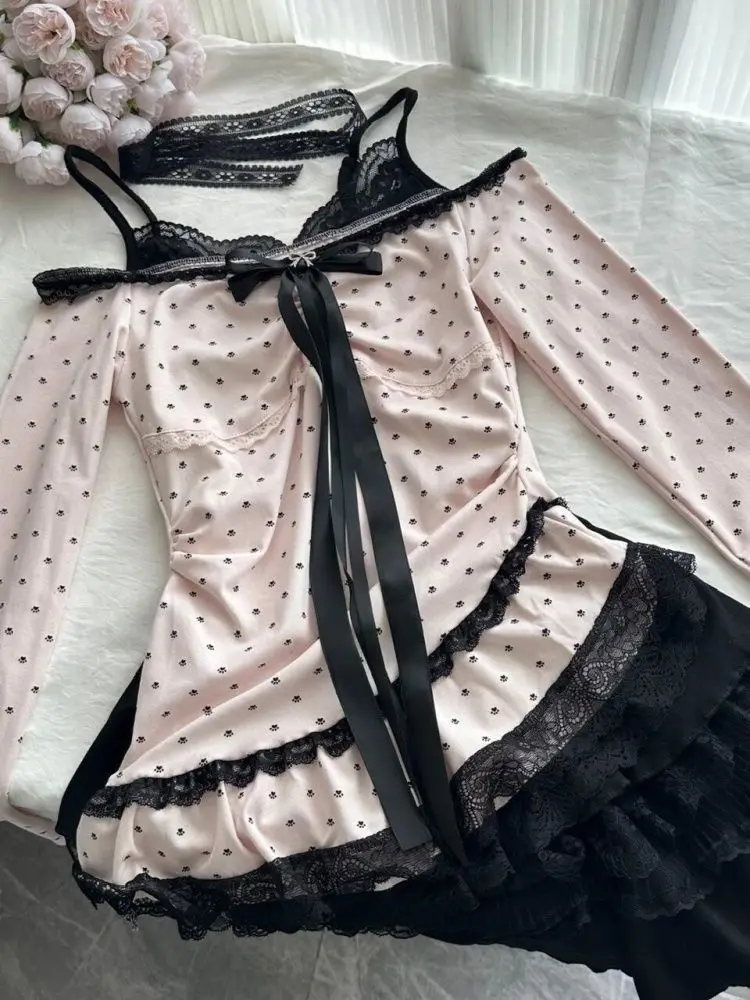 Süßes Y2K-Zweiteiler-Set im japanischen Stil für Damen mit Schleife und gepunktetem Oberteil + leicht dehnbarem Spitzenkleid, High-Street-Chic-Party-Set