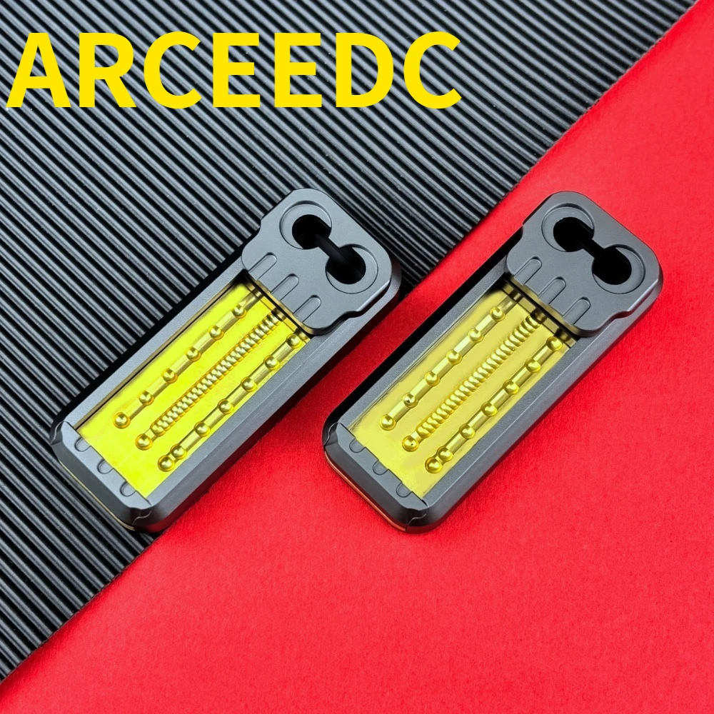 ARCEEDC Little Skull Mechanical Dingding Dense Segment Multi-track Fingertip Card Pushing Decompression Toy