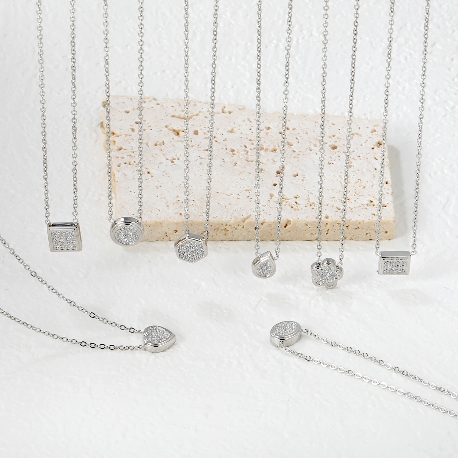 Einfache Persönlichkeit Modeartikel für Mädchen geometrische Anhänger Halskette Edelstahl klassischen Schmuck Party Geschenke