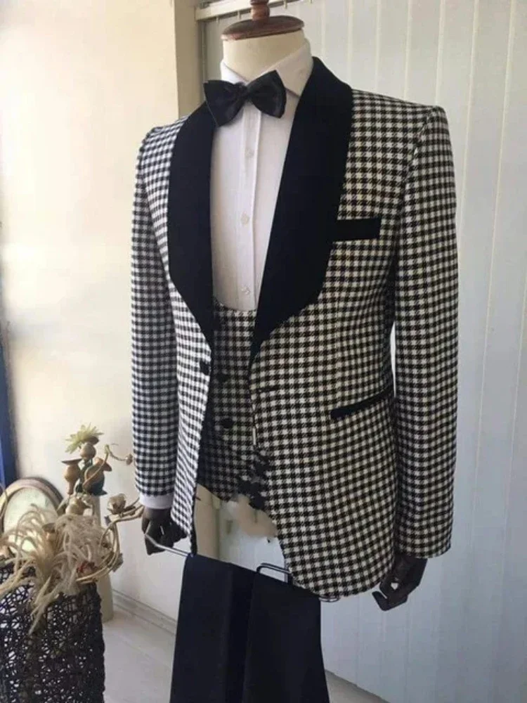 Check Plaid Groom Tuxedos For Wedding Slim Fit Men Suits With Velvet Shawl Lapel Prom Best Man Blazer ( Jacket+Pants+Vest)