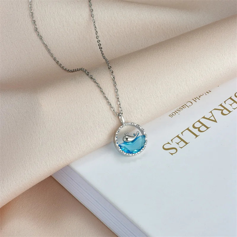 Fashionable Ocean Style Shiny Blue Zircon Blue Whale Round Pendant Necklace Is The First Choice Gift for Friends