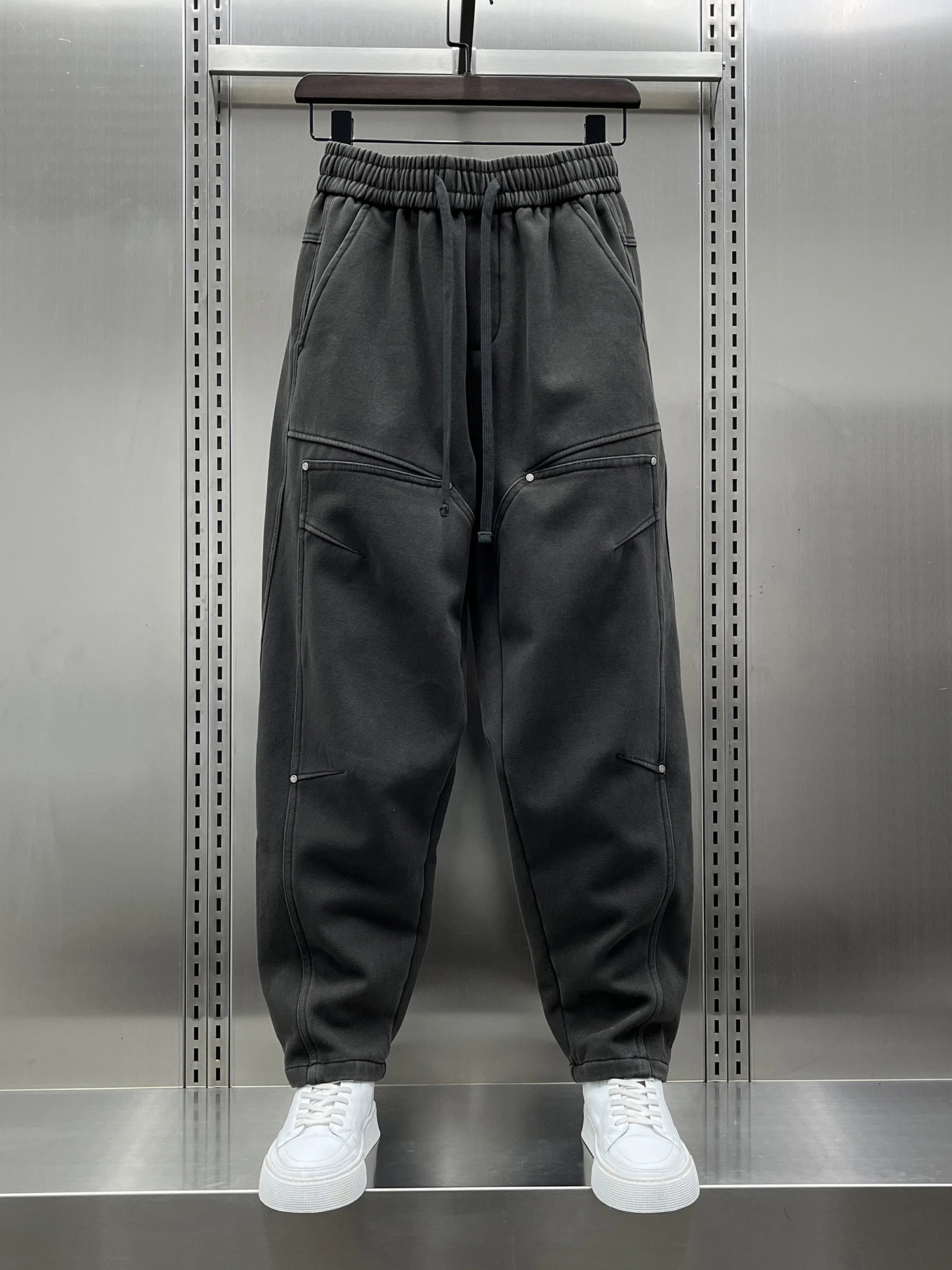 

Men's Thiened Fce Lined Slim Fit Casual Pants Rivet Detailing Faionable Workwear Trousers Autumn Winter Collection