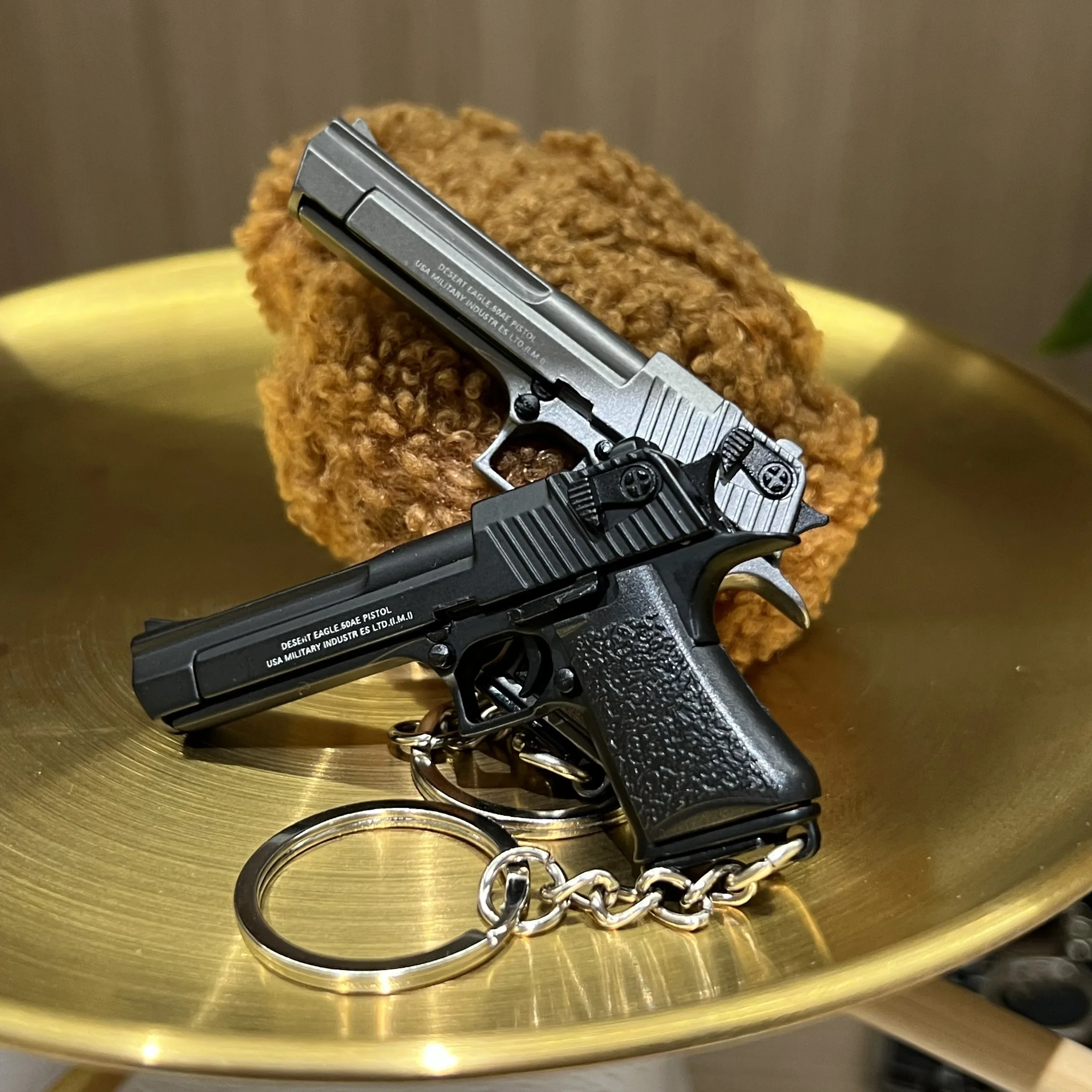 Abnehmbare Legierung 1:4 Verhältnis Desert Eagle Pistole Schlüsselanhänger Mini Spielzeugpistole Waffe Modell Junge Rucksack Anhänger Geburtstagsgeschenk