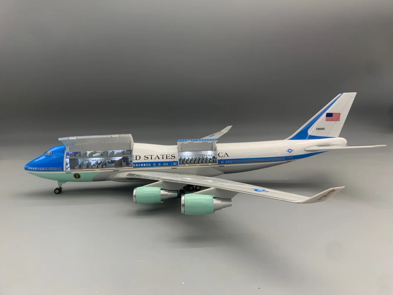 

47cm Resin Diecast Plane Air Force One B747 Aircraft Models With LED Stable Base Adults Desk Aviation Accessories Openable Doors
