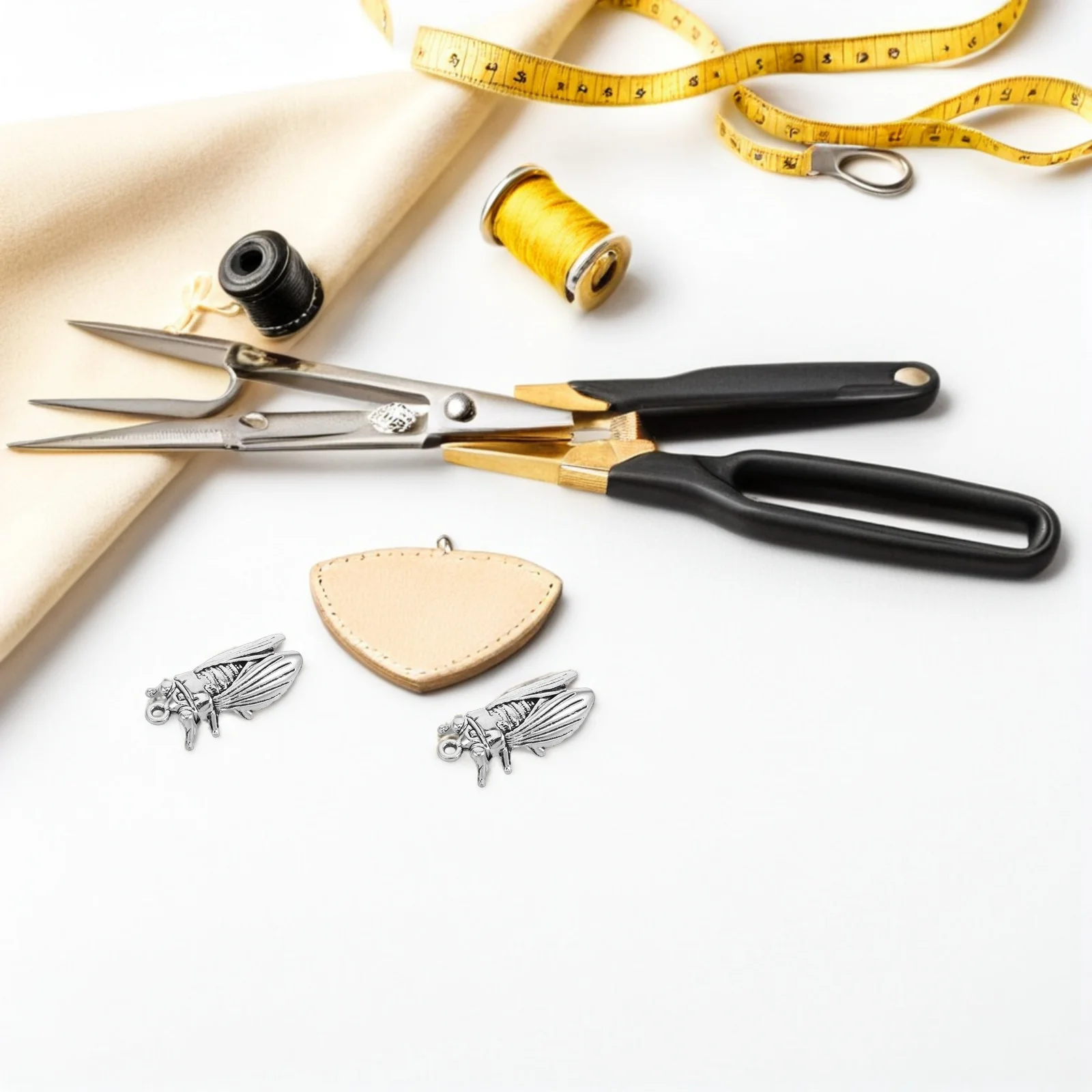 

20 Pcs Retro Insect Pendant Bug Charms Antiqued Silver Alloy Pendants Cicada Jewelry DIY Bracelet
