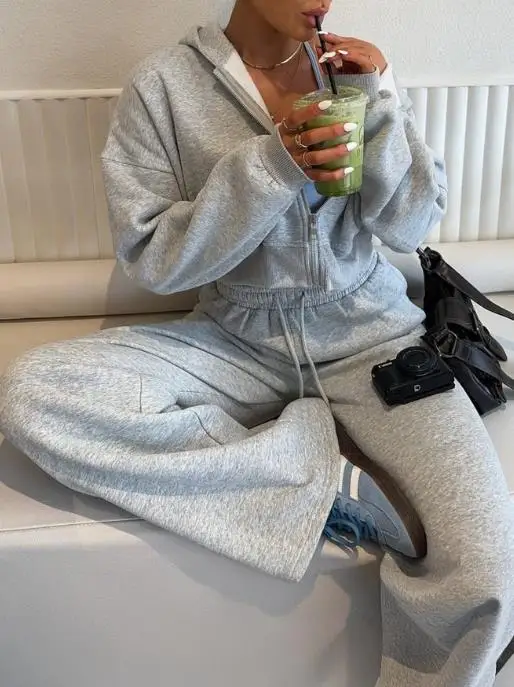 

Women's Autumn/Winter Vacation Style Zipper Hoodie And Long Pants Set Comfortable Casual Two-Piece Clothing