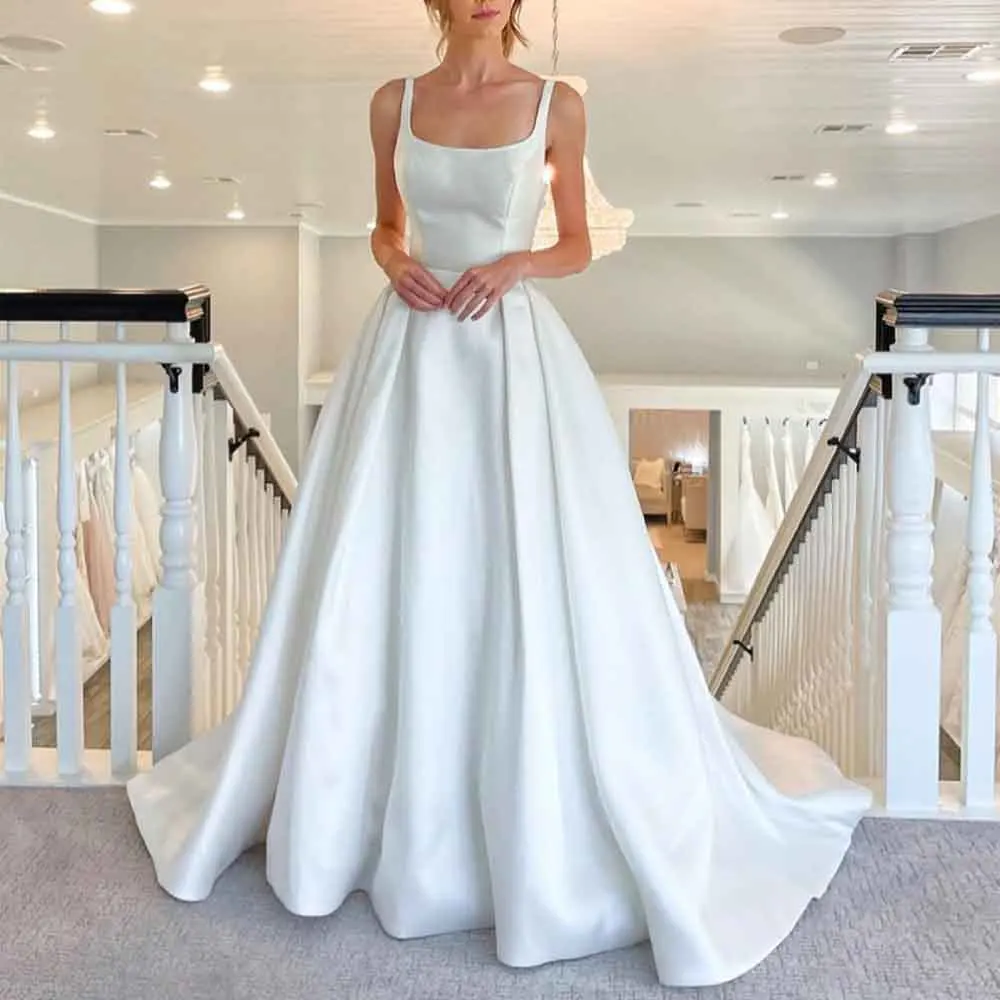 Abito da sposa classico a trapezio in raso personalizzato con spalline Abito da sposa senza schienale con scollo quadrato Piega Abiti country de