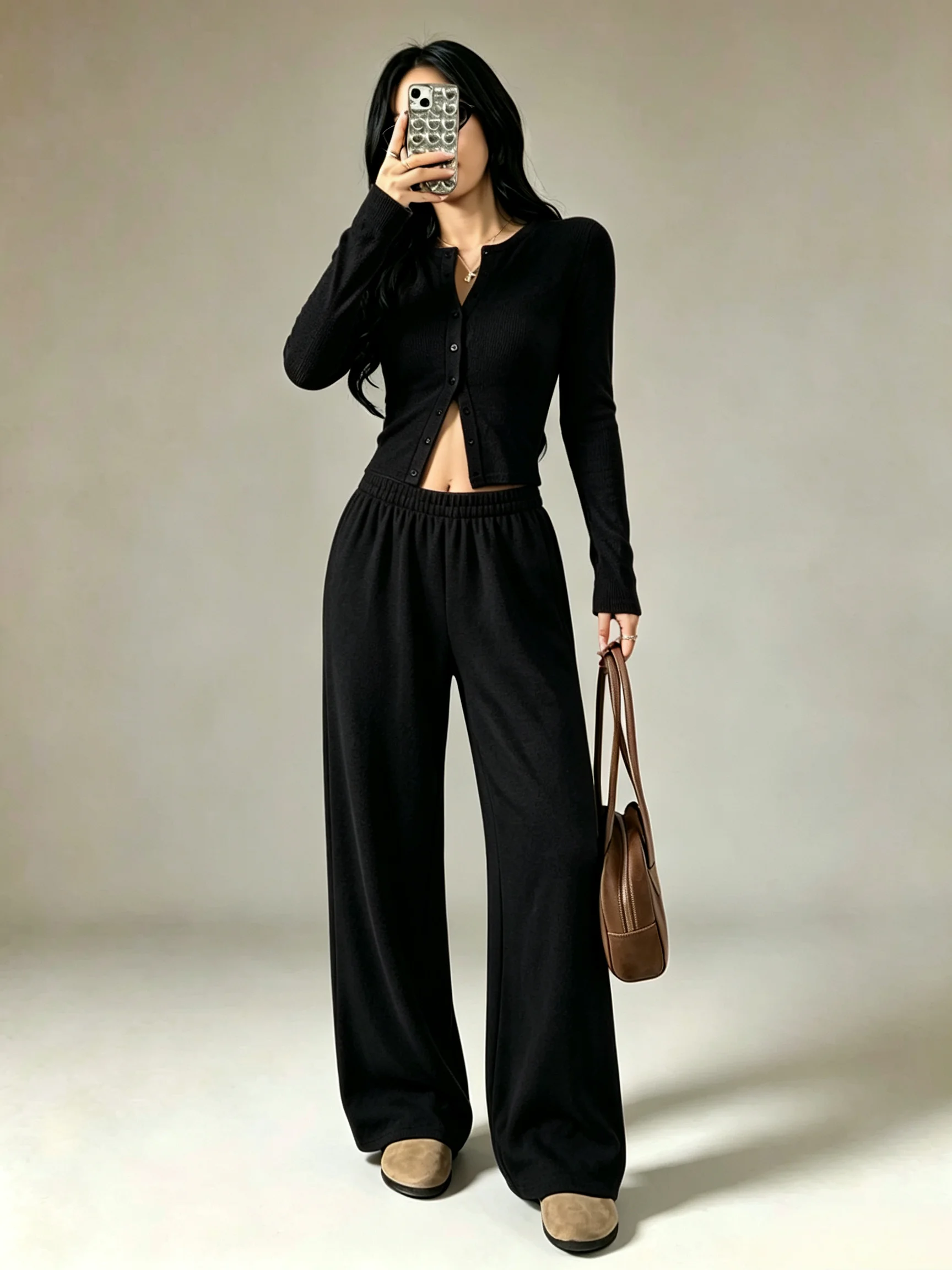 Damen 2-teiliges Outfit, geripptes Crop-Top mit Knöpfen und langen Ärmeln & Hose mit elastischem Bund und weitem Bein, lässiger, einfarbiger Loungewear-Trainingsanzug – Detail 3