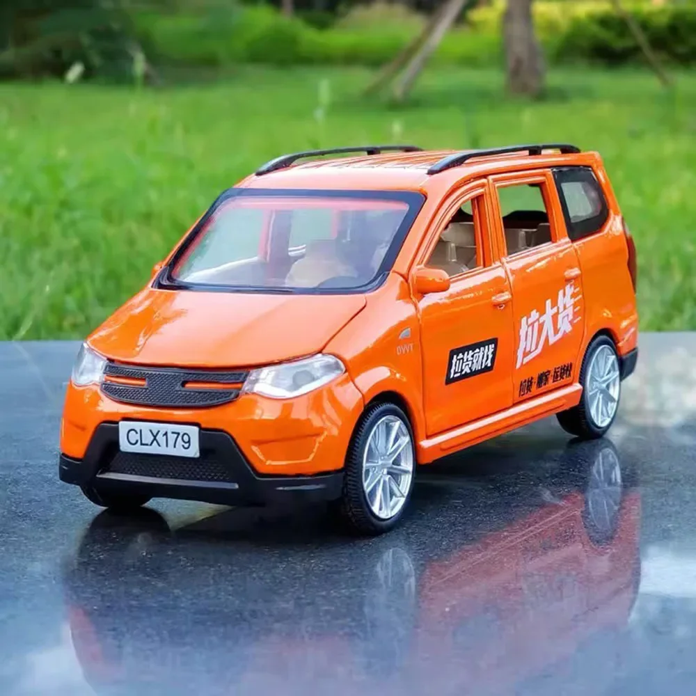 1:32 WULING Hongguang S coches modelos juguetes aleación Diecast 6 puertas furgoneta abierta con música ligera vehículo en miniatura niños regalos de Festival