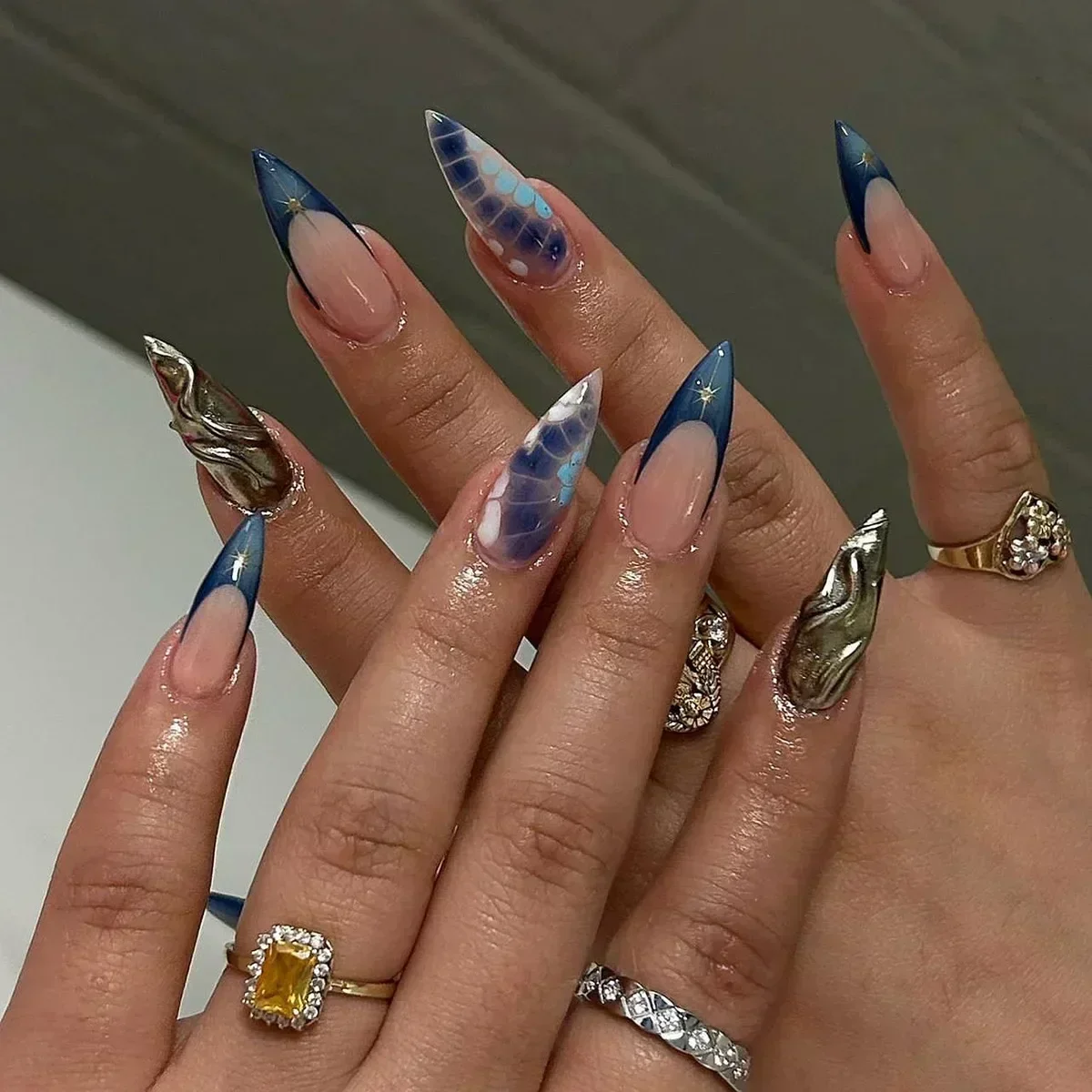 24 Uds. De uñas postizas plateadas y almendras, ovaladas, decoradas con nube de leche, uñas postizas usables, prensa corta en ataúd de uñas, puntas