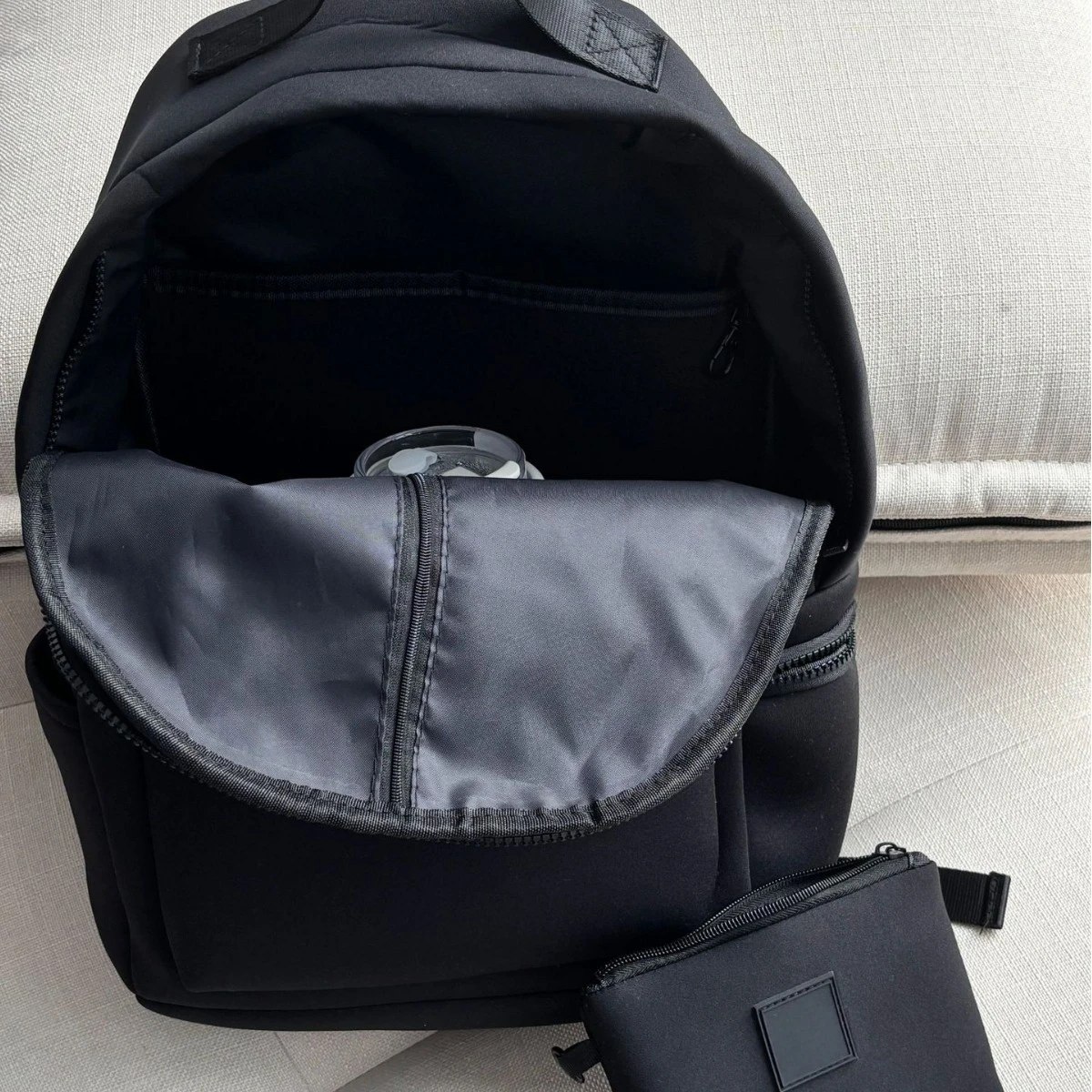 Mochila impermeable de goma de cloropreno mate, bolsa de fitness negra, bolsa de viaje de tela para madre, yoga del mismo estilo