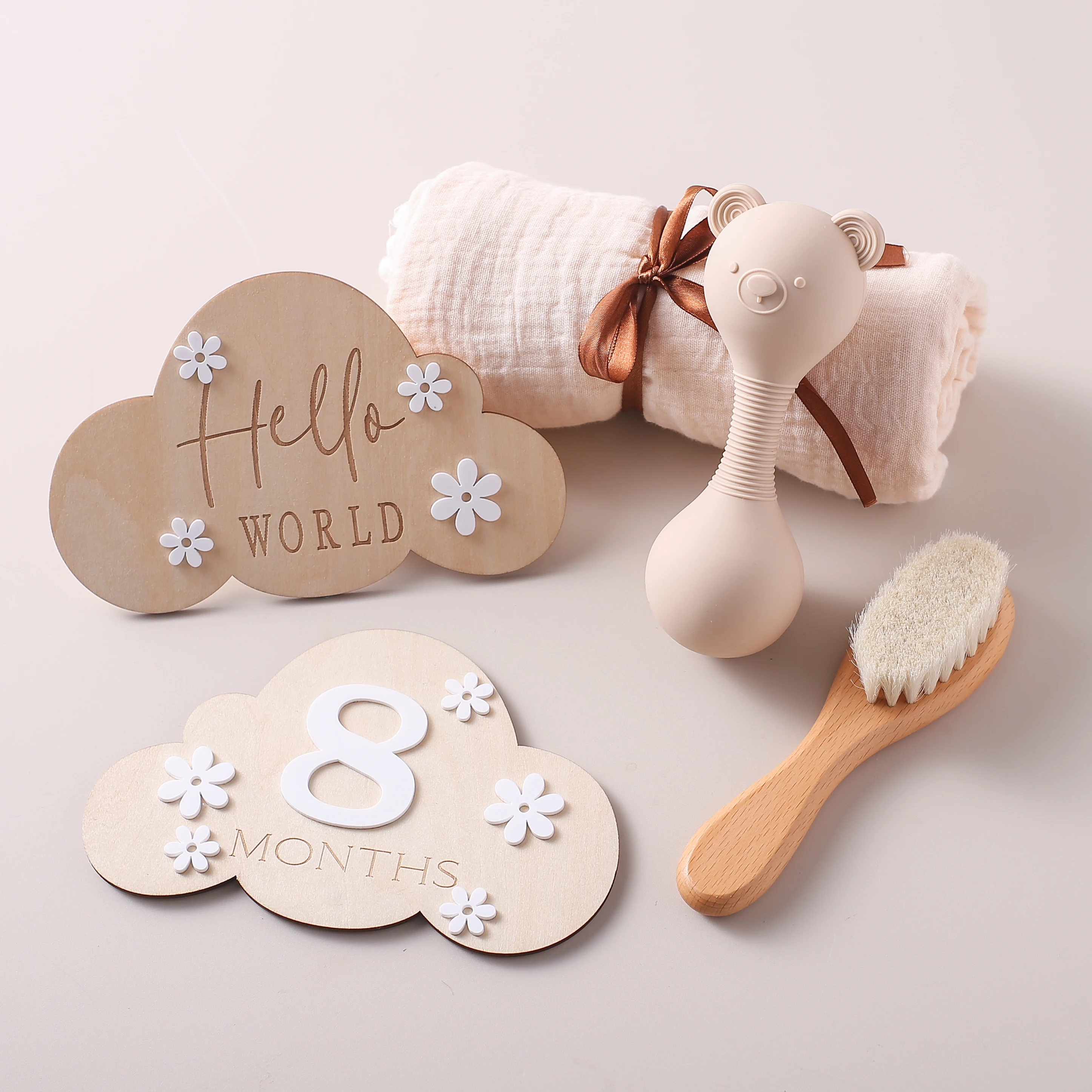 

5pc/Set Baby Shower Gifts Set Silicone Rattle Toys Wooden Brush Bear Teething Toys for Babies 0 to 3 Months Birth Milestone Card