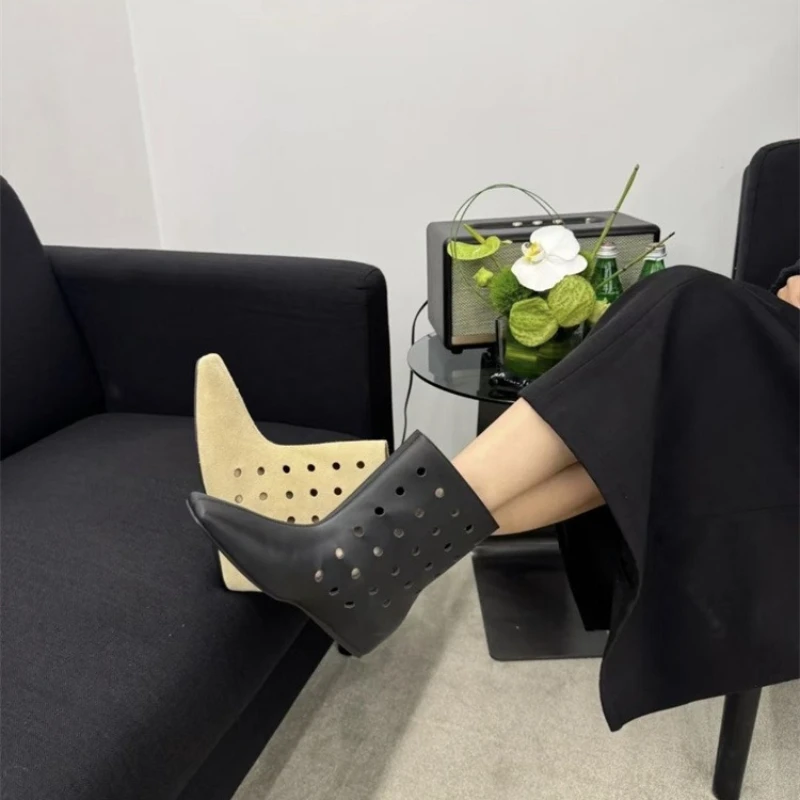 

Hollow Breathable Short Boots 2025 Autumn and Winter New Fashionable Versatile Retro Hole Shoes
