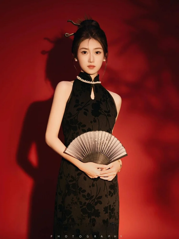

Black Costume Studio Theme New Oriental Aesthetic Portrait Art Photography Clothes Cold Tone National Style