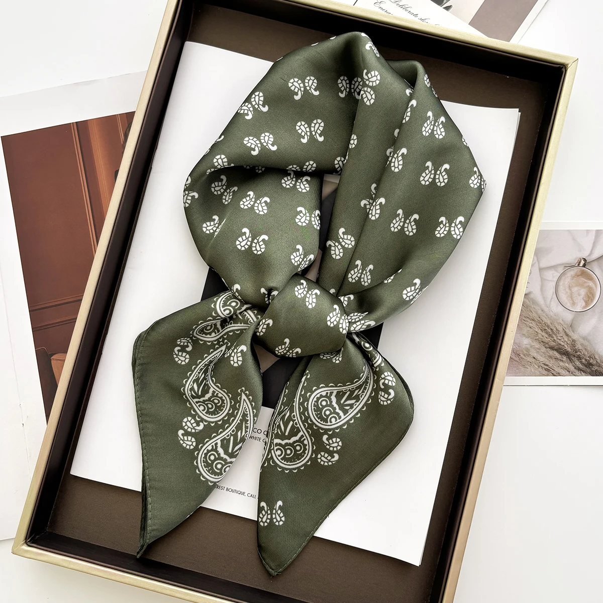 

Luxury Women's Soft Satin Hair Scarves Fashion Square Rose Printed Headscarf 70cm Professional Accessories Designer Scarf