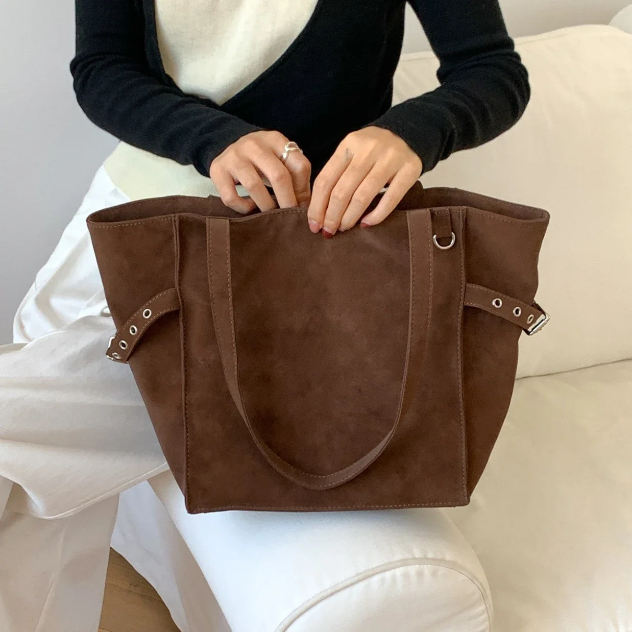 Rivet Design Women Shoulder Bags Large Capacity Brand Design Ladies Handbags 2026 New Big Lady Totes Elegant Office Bag Black