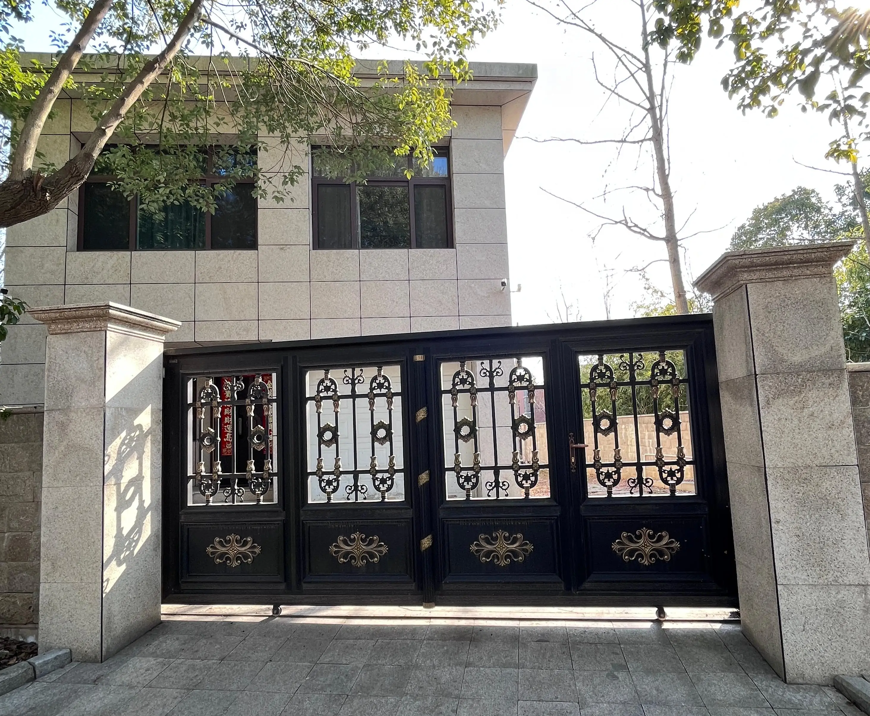 باب أمامي لمدخل فيلا واحدة مع جرس باب بتصميم منزلق ومفتاح سري وكلمات مرور وباب بوابة السياج من سبائك الألومنيوم #3