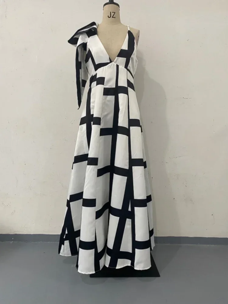 Women Sexy Dress Party Spaghetti Strap V-neck Sleeveless Fashion Big Swing Female Slim Empire New Backless Lugentolo