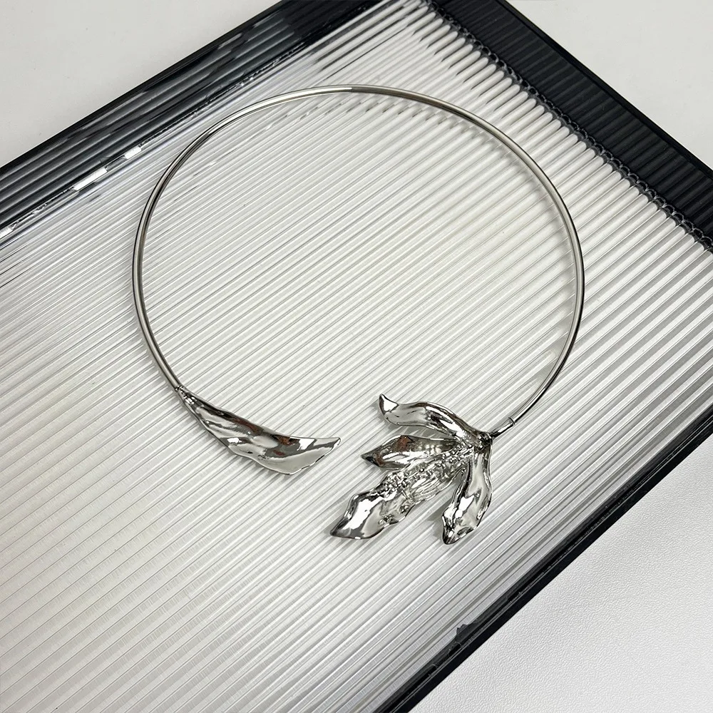 Irregular Maple Leaf Choker Necklace 3D Girl Charm Open Collar Necklace Elegant Banquet Jewelry Exaggerated Choker Gift