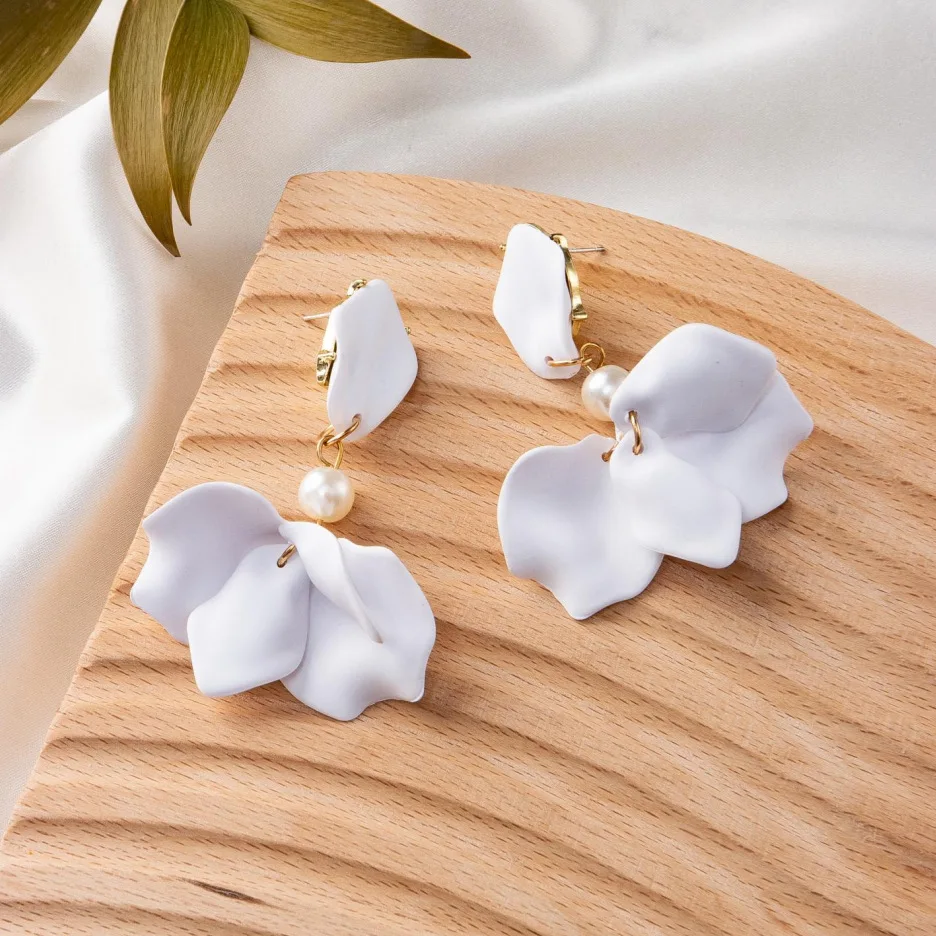 2023 Fashion Acrylic Flower Petals clip earrings without piercing For Women Trend Luxury Design Sweet Pendientes Jewelry Modern