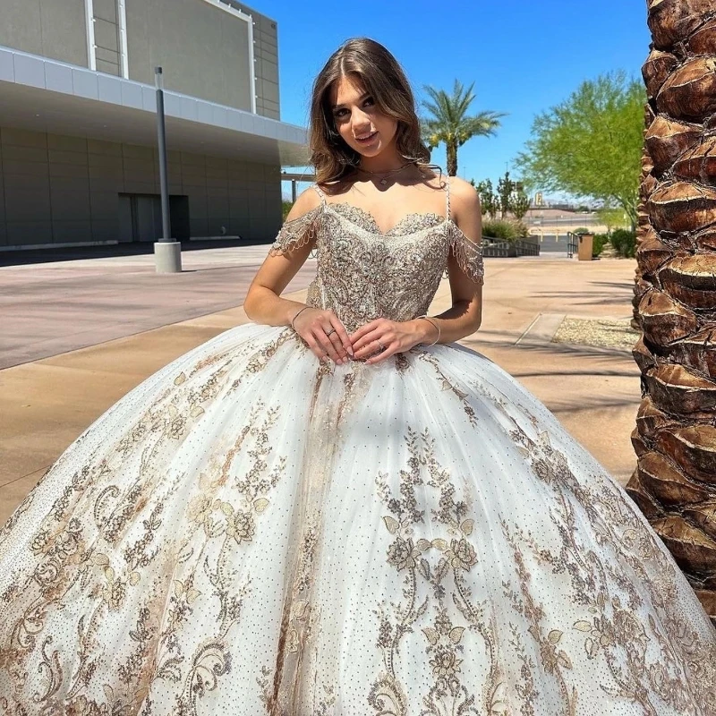 

Luxury Ivory Quinceanera Dresses 2024 Lace Appliqued Tull Crystal Ball Gown Vestidos 15 De Quinceañera Sweetheart Sweet