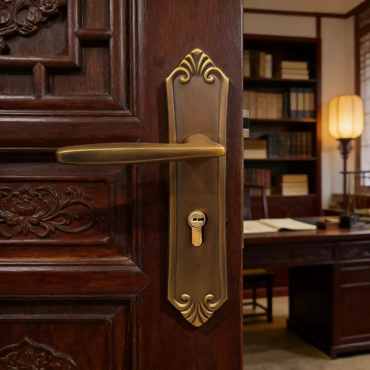 

Дверной замок и ручка из латуни бронзового цвета в европейском стиле, с реверсивным механизмом, с ключом, с интегрированным двойным замком, универсальный.