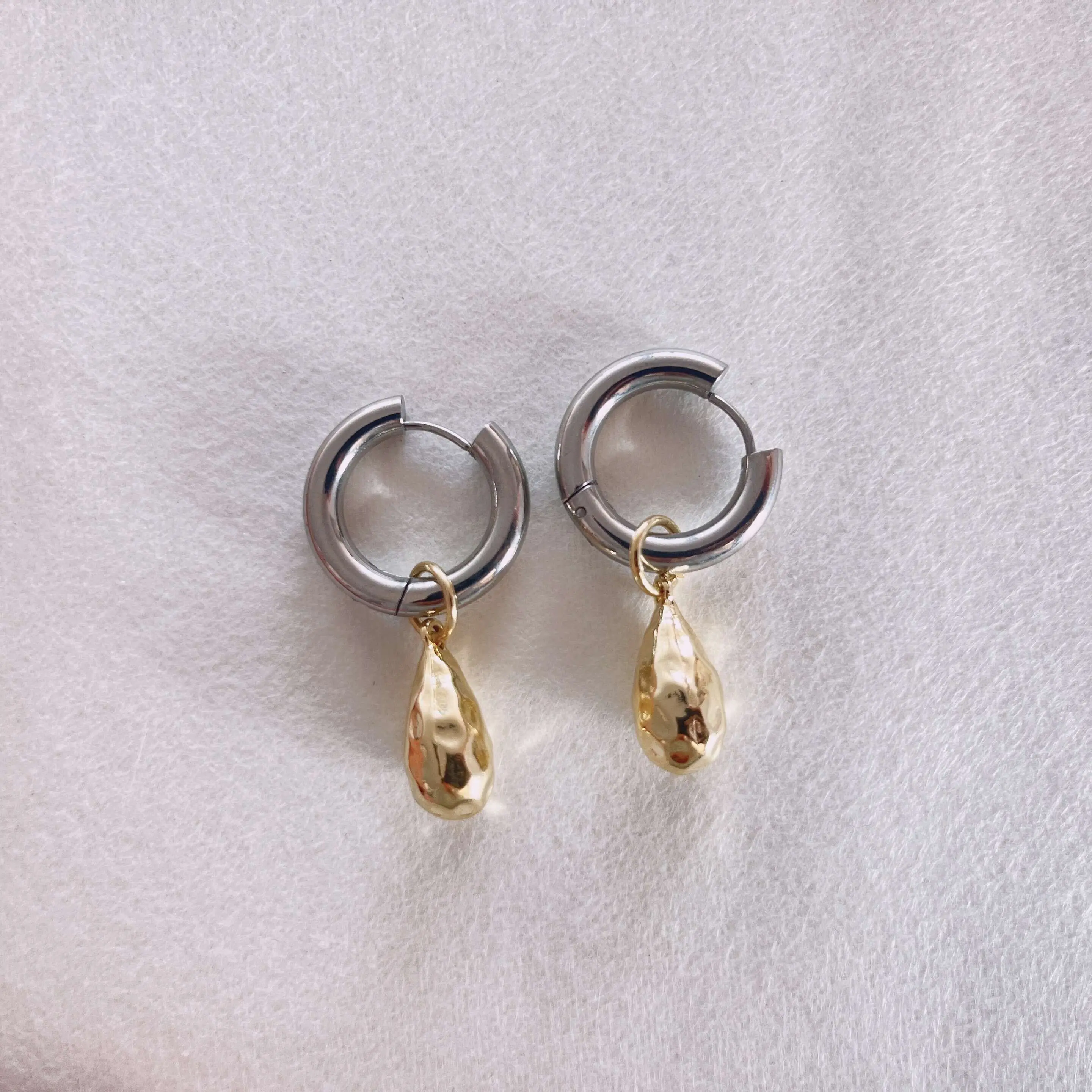 New stainless steel earrings are unique and exquisite, designed for women with European and American style earrings