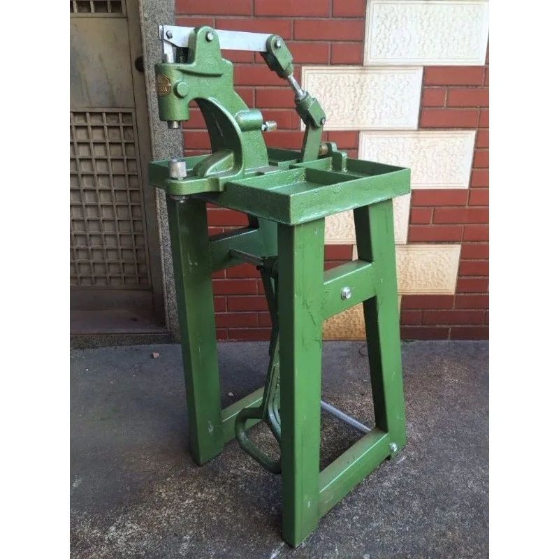 Double head plus heavy duty buckle machine, four-in-one buckle rivet corns, air eye tool, double foot stepping machine, pedal