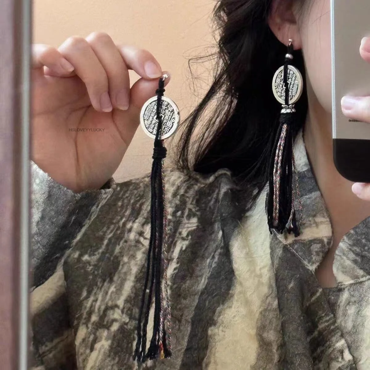 Men Accessories Elegant - Anting Panjang Elegan Berbahan Koin Kuno