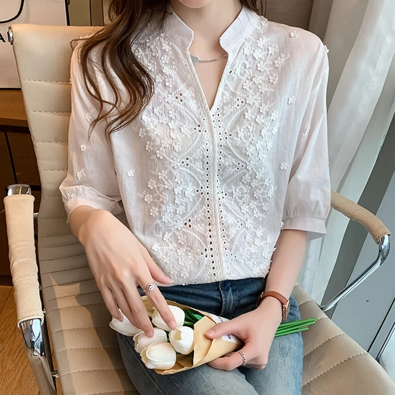 Elegant Short Sleeve Blouse Women Fashion V-neck Women\'s Clothing Summer Tops Casual Embroidery Cotton White Shirts Blusas 14204