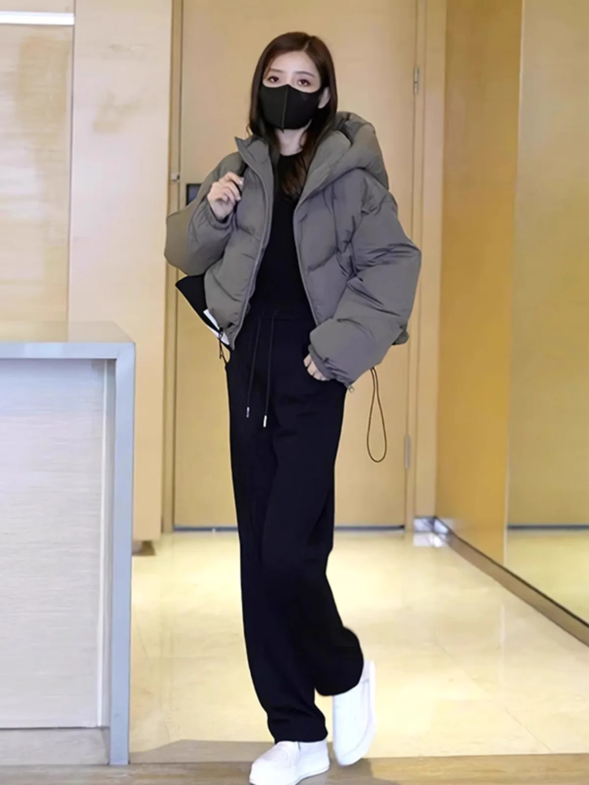 

Women's Hooded Thiened Winter Cotton Jaet Casual Warm Coat American High-End Sle Commuter Loose Fit Zipper Closure