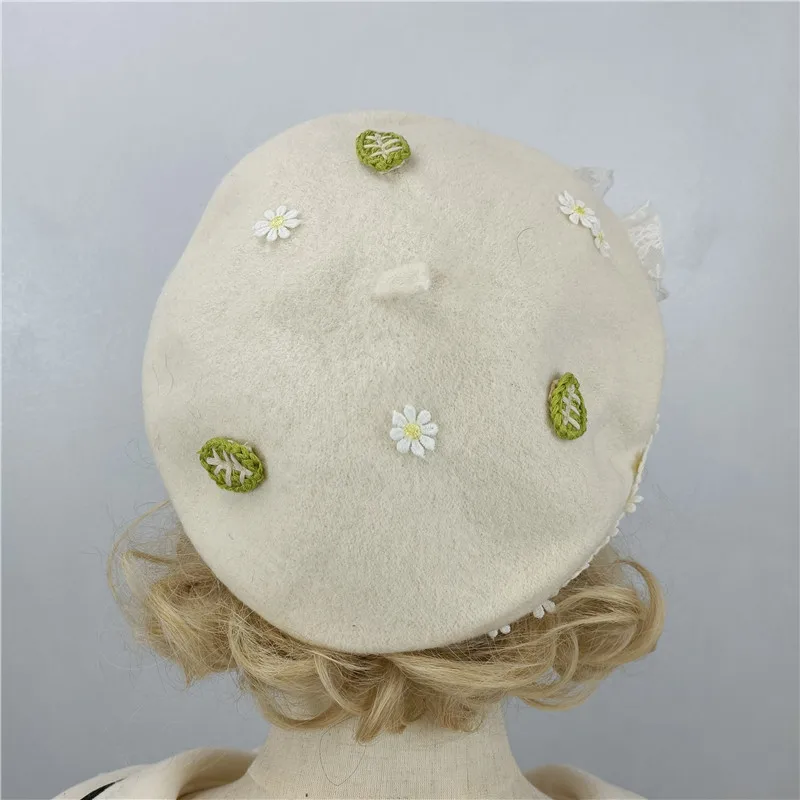 Autumn and Winter Warm Beret Mori Girl Daisy Bud Hat Lolita Hat Antique Girl Painter Hats