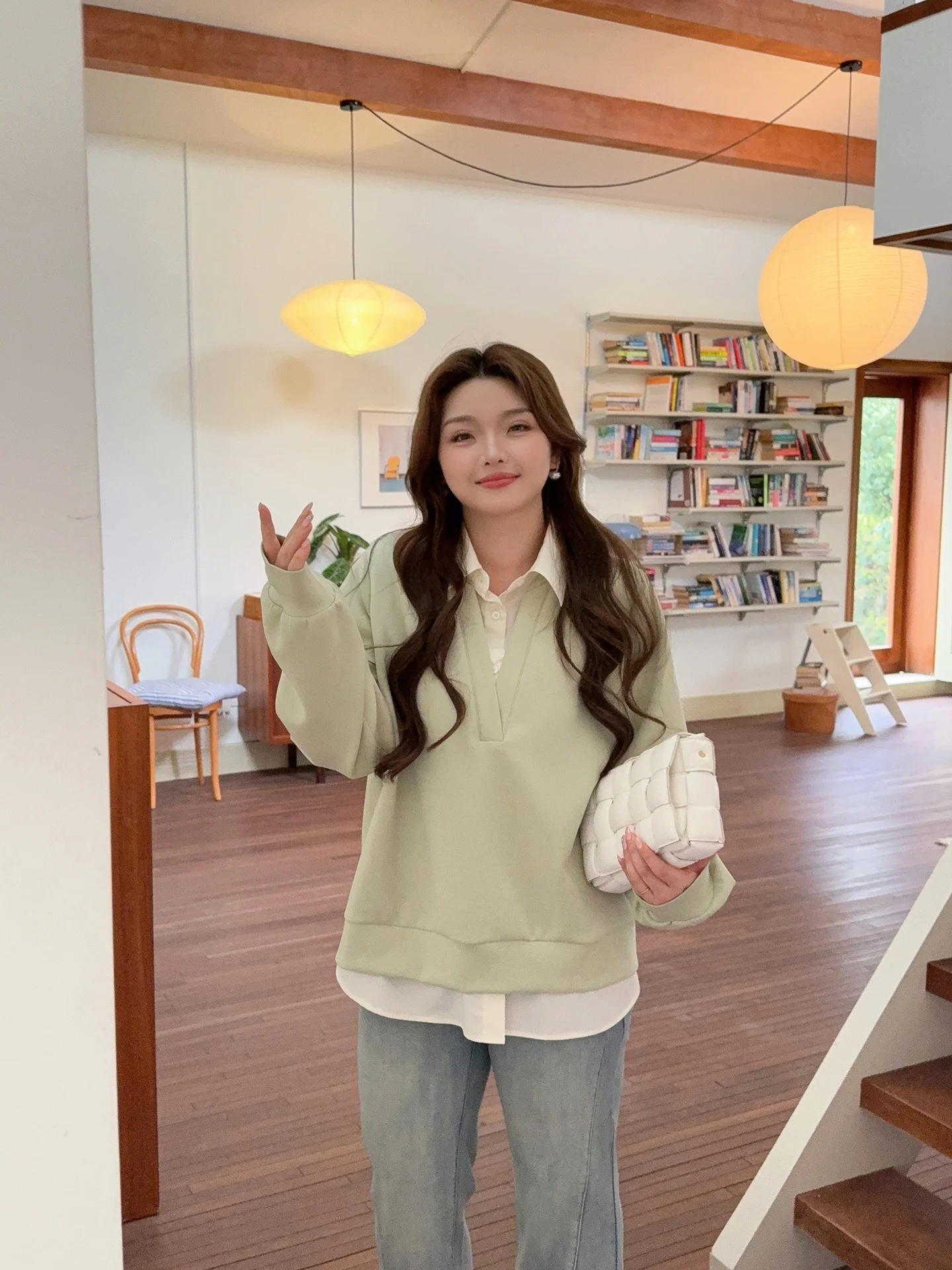 

Женский свитшот большого размера в студенческом стиле с эффектом двухслойности, скрывающий живот, с V-образным вырезом, длинными рукавами, из смесового хлопка