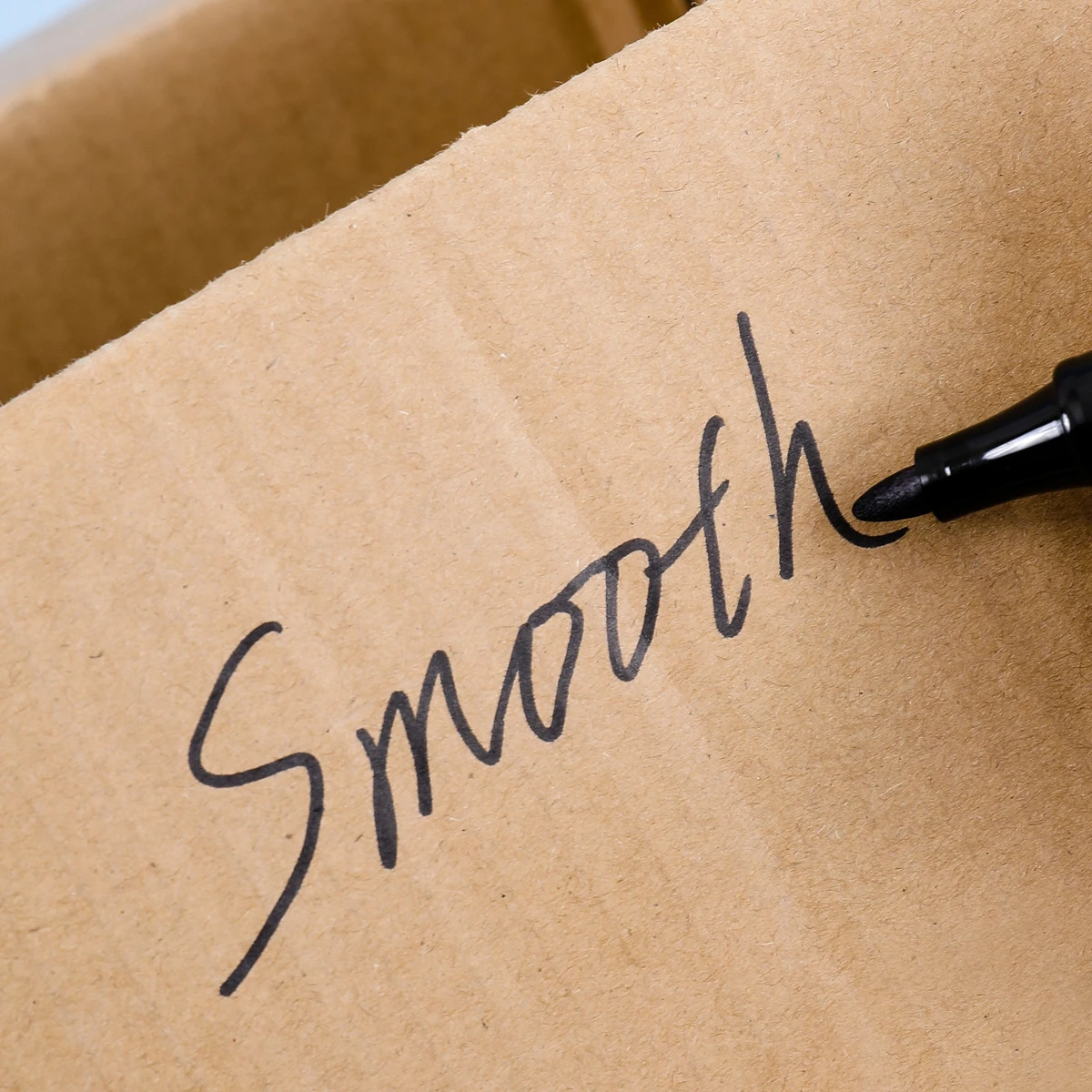 4 قطع من أقلام التحديد المقاومة للماء ذات سعة كبيرة، طرف جريء، غير قابلة للمسح للأسطح البلاستيكية