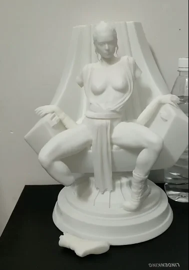 LindeeKin D124 Kit garage 3D personalizzati Figura non verniciata Modelli GK Puzzle in resina bianca smontato di modelli di personaggi