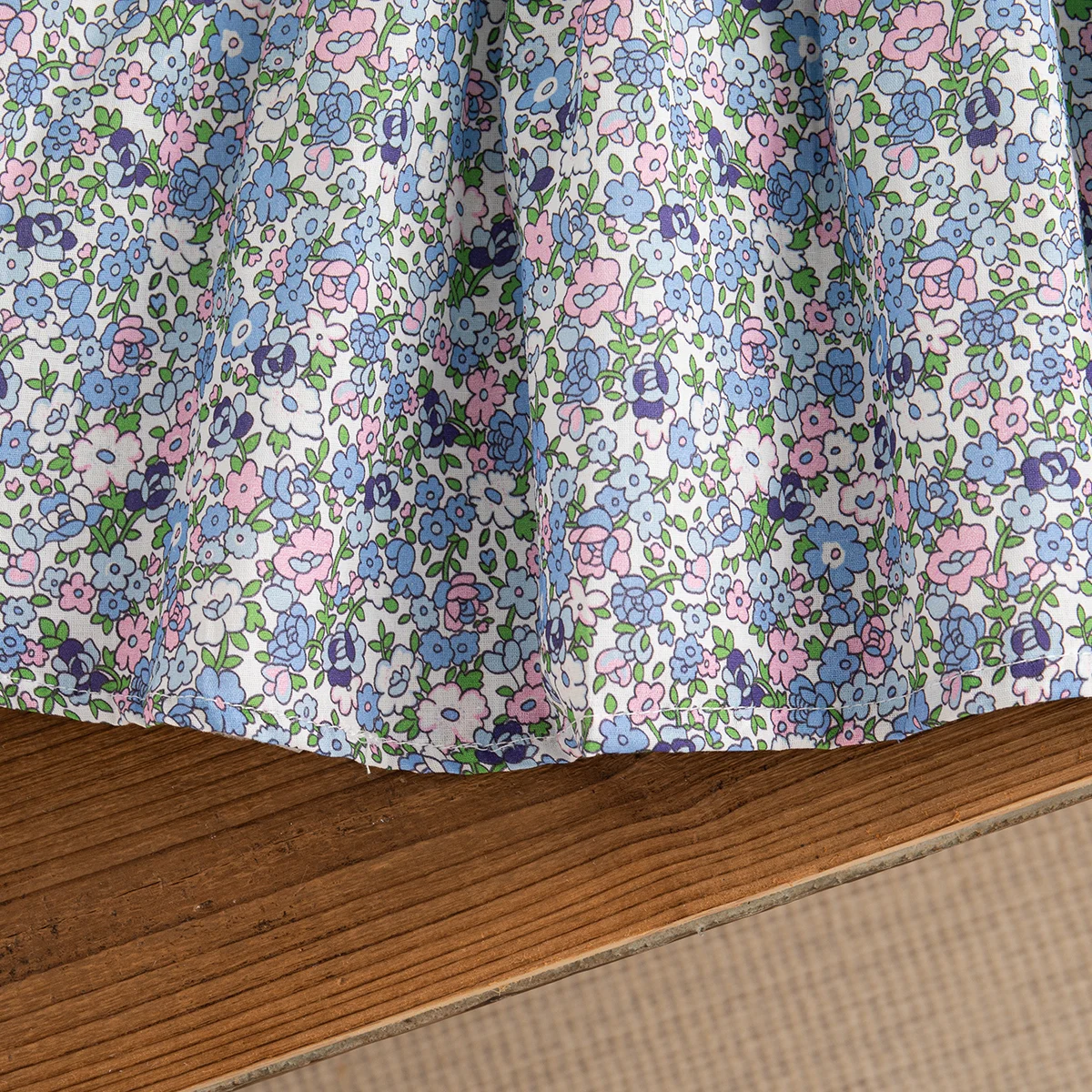 Sommerliches, hübsches blaues Blumenkleid mit Rundhalsausschnitt für Babymädchen im koreanischen Stil, trendiges süßes Kleid mit Schleife, Geburtstagsgeschenk, lässiges Kleinkindkleid – Detail 9