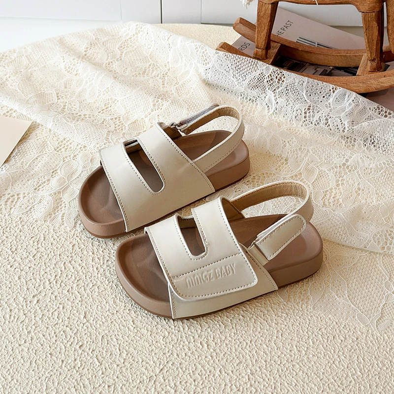 20026New Summer Children Sandals for Boys Flat Beach Shoes Kids Sports Casual Student Leather Sandals Soft Non-slip Fashion Rome